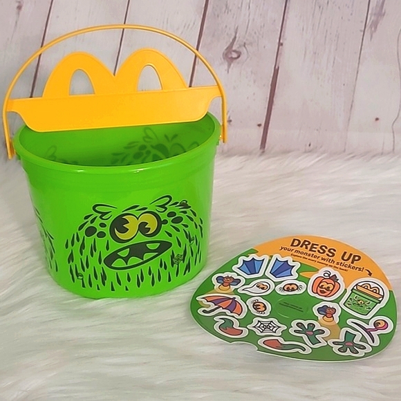 🆕️2024 Limited Edition McDonald's Boo Bucket Green Monster Plastic Collectible - Picture 2 of 10